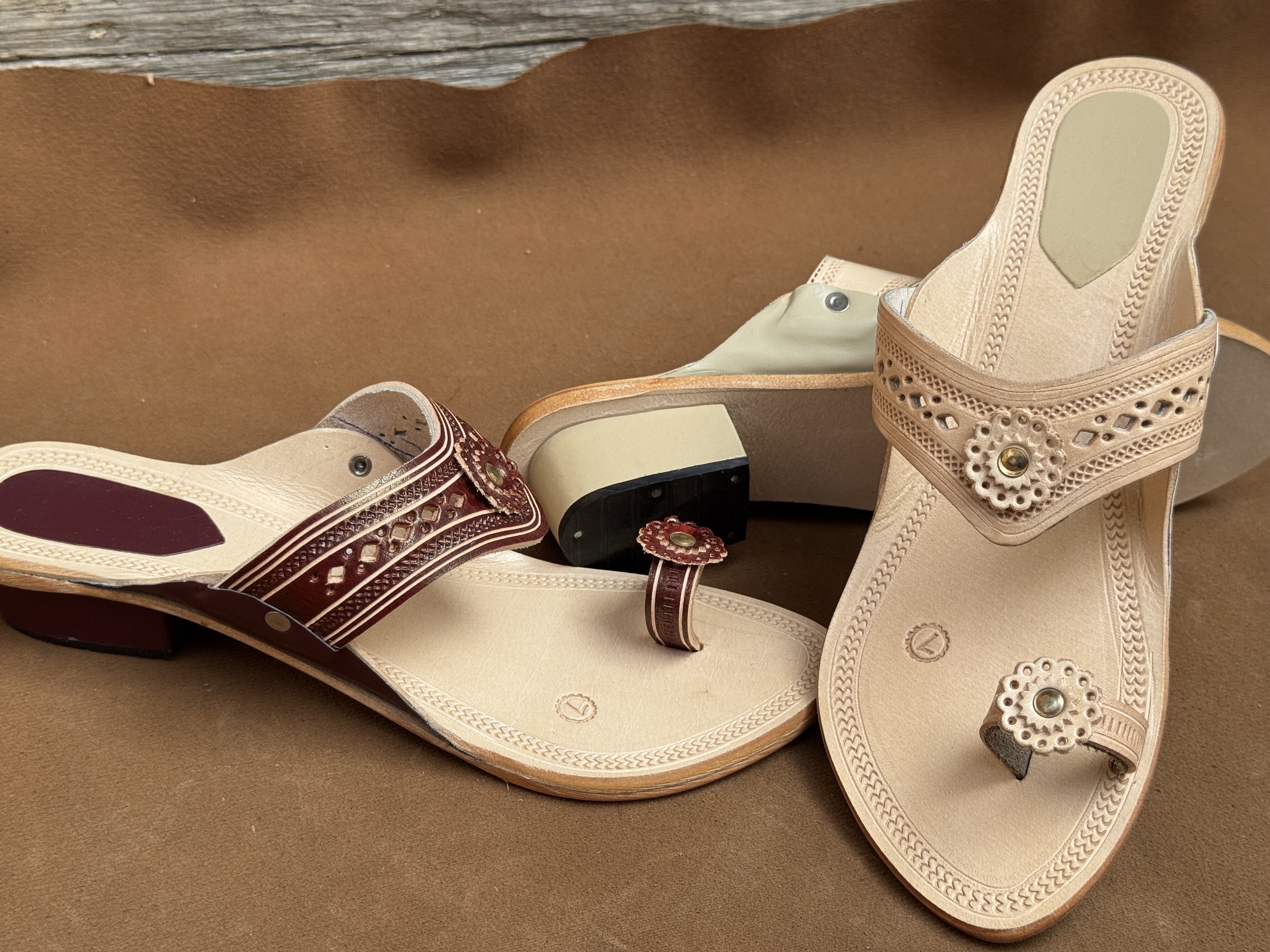 Women handcrafted leather chappal natural with maroon detail